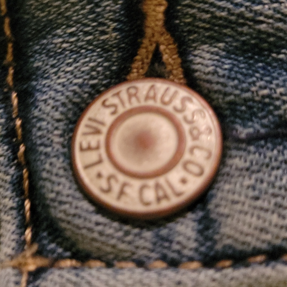 NWT: Levi's Classic Straight Distressed Jeans - Picture 11 of 11